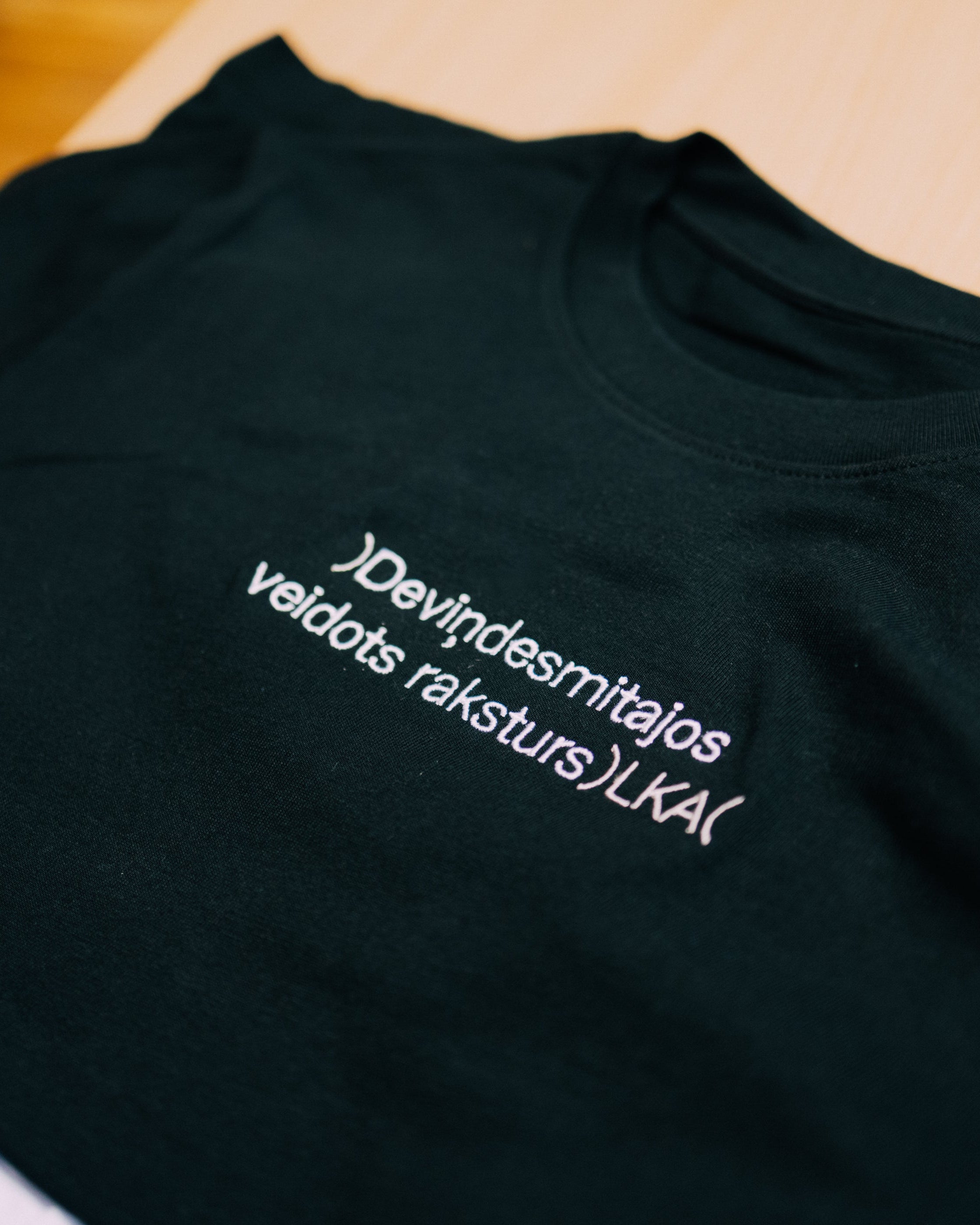 T-krekls )deviņdesmitajos veidots raksturs(LKA