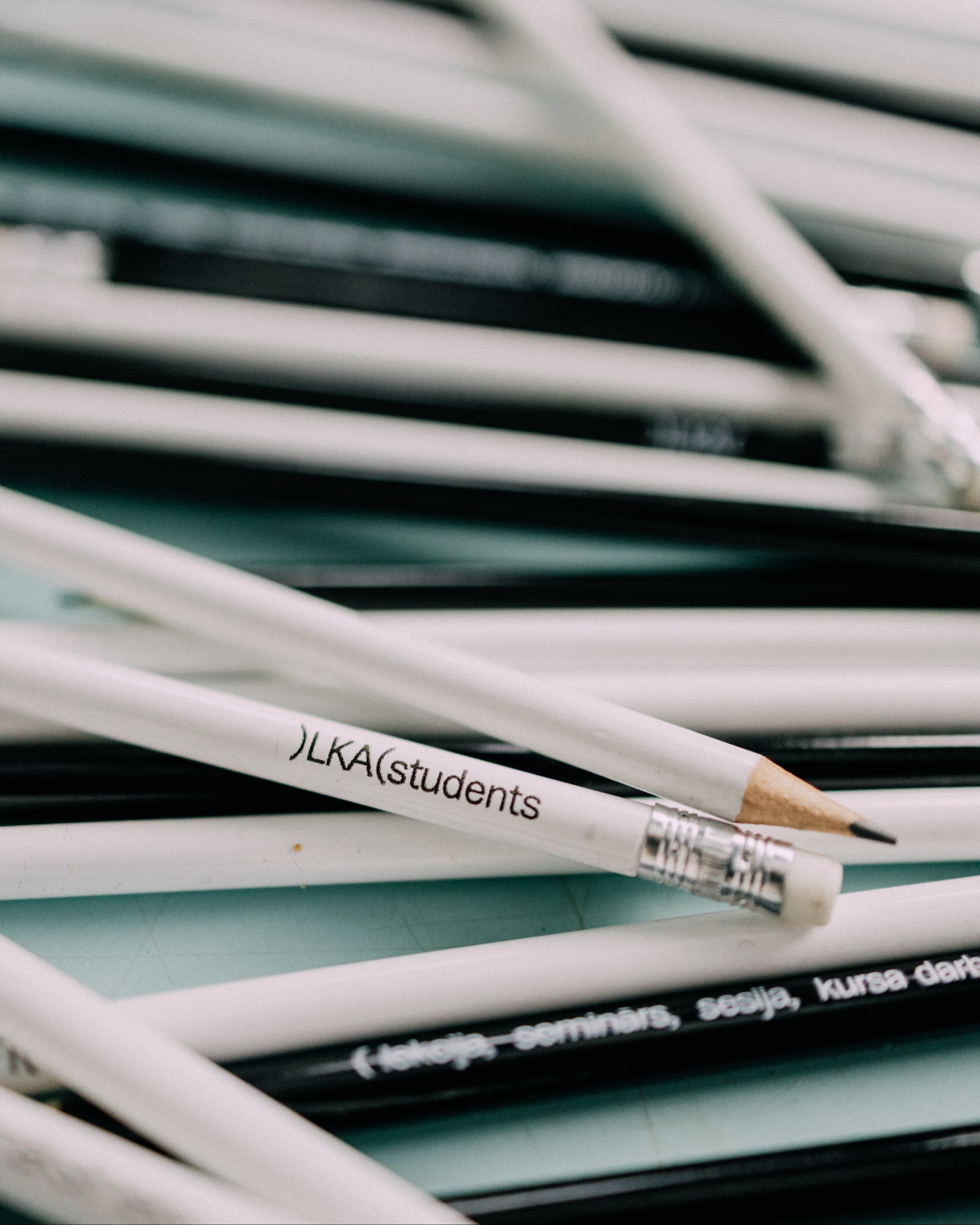 Zīmuļi (dažādi veidi)